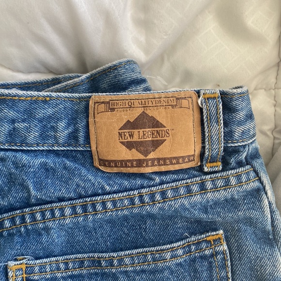 Vintage new legends mid rise capris! 🍇 - Picture 3 of 10